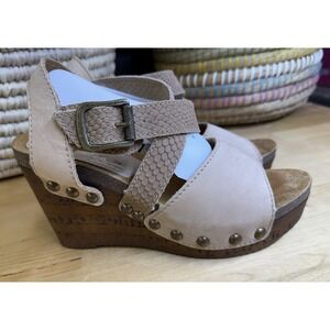 Sbicca Kiana Vintage Collection Boho Wedge Sandals Tan With Rivot Details Size 8